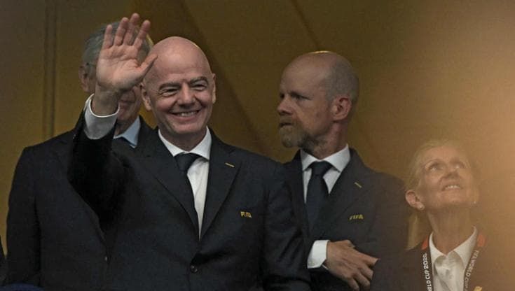 Fifa, altra trovata: 70 euro per andare alla conferenza di Infantino, 150 per una foto con le stelle