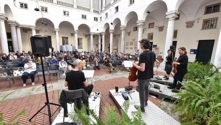 Covid, per le riaperture arriva il pass per gli spostamenti e gli eventi