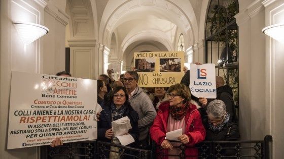 Il ritorno alla piazza reale contro l'egemonia del like