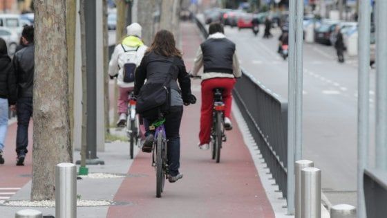 Bari, 25 euro al mese per chi va a lavoro in bici: è il primo capoluogo in Italia a rimborsare i ciclisti
