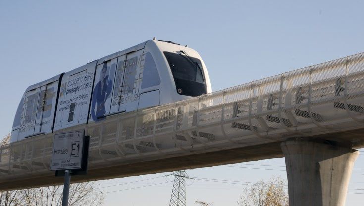 Bologna, il People Mover è solo diurno: di notte c’è il bus e costa uguale