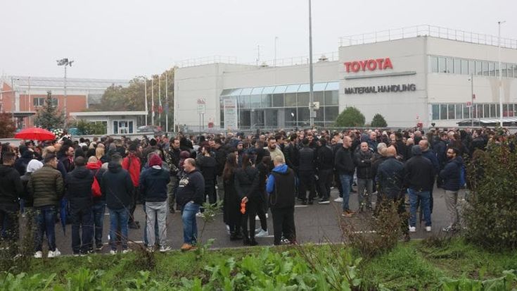 Toyota, arriva la cassa integrazione al cento per cento. Sarà l’azienda a garantirla agli 850 operai