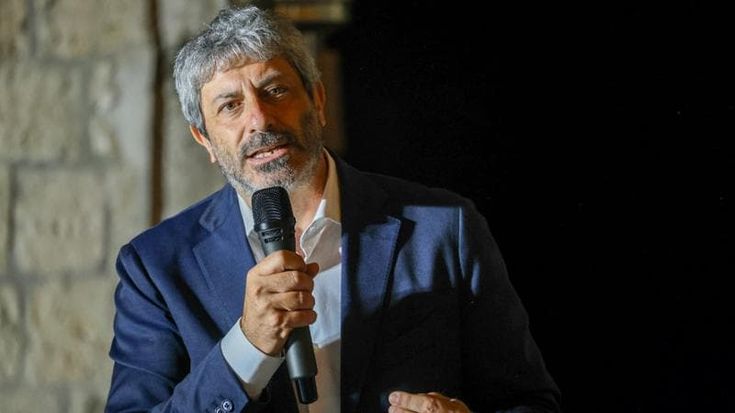 Destra, nuovo affondo contro Fico e la sua barca: “Anticasta diportista”. Lui: “Non hanno argomenti”