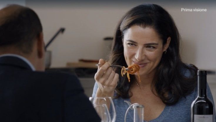 Spaghetti all'assassina, Lolita Lobosco su Rai 1 fa scoprire all'Italia un dogma della cucina barese