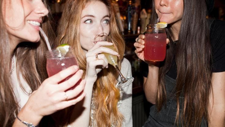 I giovani preferiscono i cocktail al vino? È tutta una questione di chimica (del cervello)