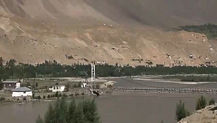 Tagikistan, 300 dollari per salvarsi. “Oltre il fiume c’è una vita nuova”