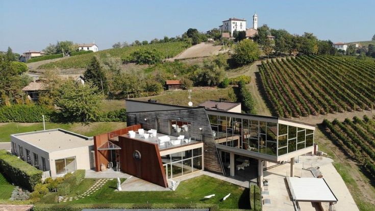 La Lombardia riparte con designer virtuali e webcam tra le vigne 
