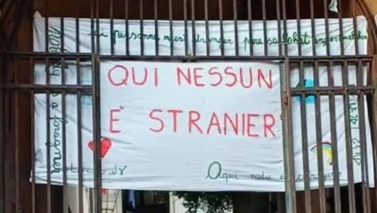 Qui nessuno è straniero, ce lo ricordano il mare e i luoghi della ricerca con lavoratori di 60 nazioni