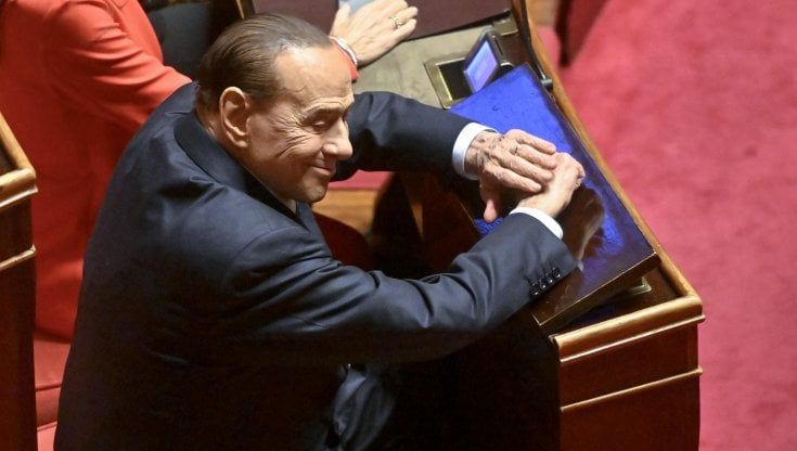 Berlusconi, bivio o capolinea. Il dilemma del Cav stretto tra Ronzulli e Gianni Letta