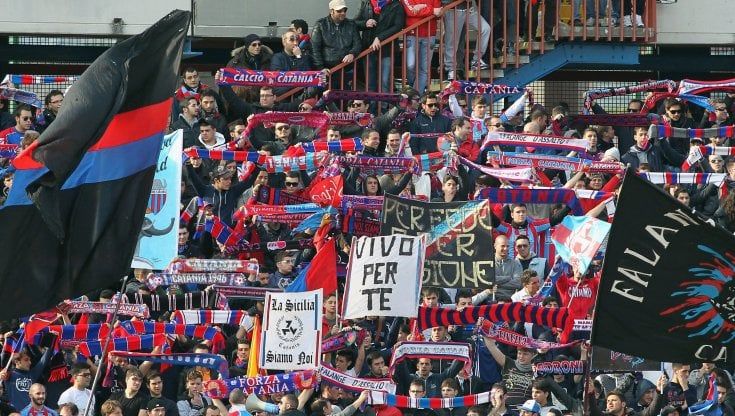 Calcio, stipendi pagati ai giocatori del Catania, in attesa del derby