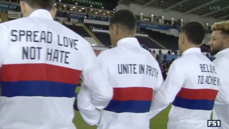 Usa, i giocatori contro il razzismo: in campo con messaggi di speranza