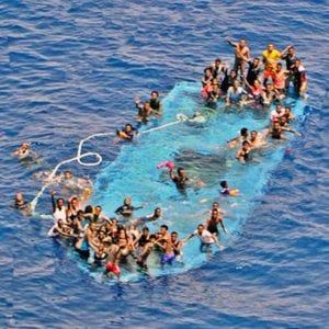 Migranti : " Nuovo naufragio al largo della Libia, 12 morti, tra cui due bambini". Una ventina i superstiti