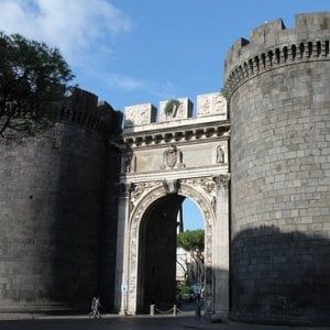 Sudafricano arrestato per violenza sessuale su una clochard