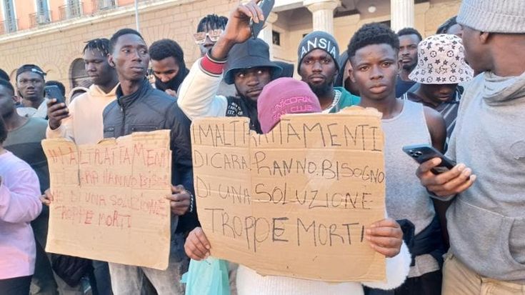 Cara Bari, migrante si ferisce i polsi e sviene: ancora tensioni dopo la morte di Bangaly Soumaoro