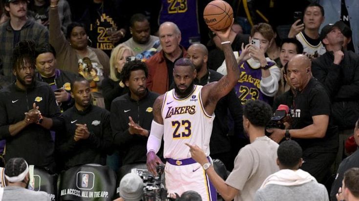 LeBron James, notte da leggenda: superati i 40 mila punti segnati nella Nba
