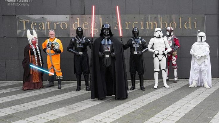 Vivere Star Wars in costume e spada laser