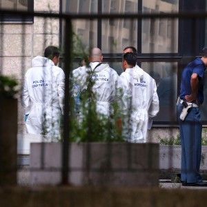 Giallo a Bergamo, 39enne trovata morta in cortile: sulla schiena ferite sospette