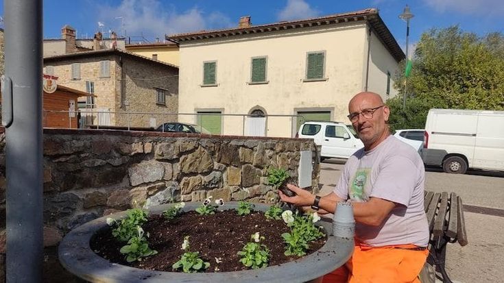 A San Donato in Poggio il Comune regala fiori ai residenti