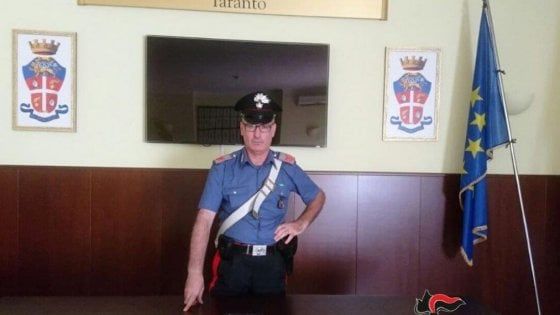 Taranto, seminano panico a spasso con il fucile carico: arrestati padre e figlio 