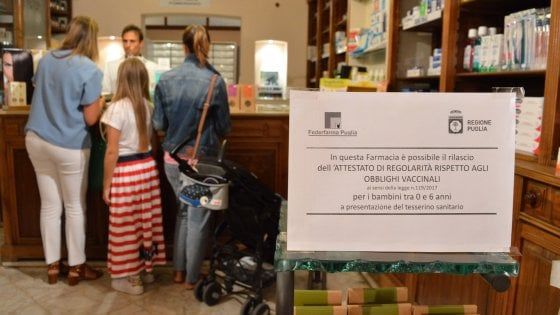 Vaccini, in Puglia i certificati per le iscrizioni a scuola si possono già ritirare in farmacia