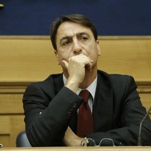 Claudio Fava in prefettura: "Catania città collusa e sotto processo"