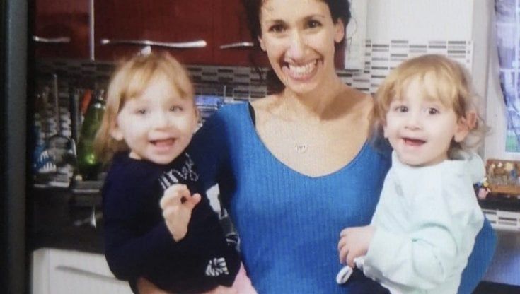 Strage di Carignano, un addio intimo per la mamma e i due gemellini