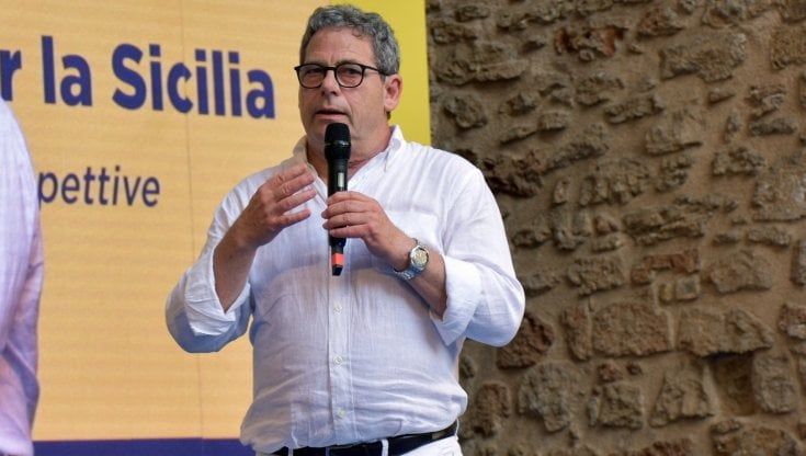 Micciché: "A cena con Renzi, sarà presto nel centrodestra"