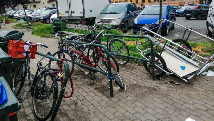 Bici abbandonate in strada e nei cortili, a Torino nasce il bike sharing per riutilizzarle