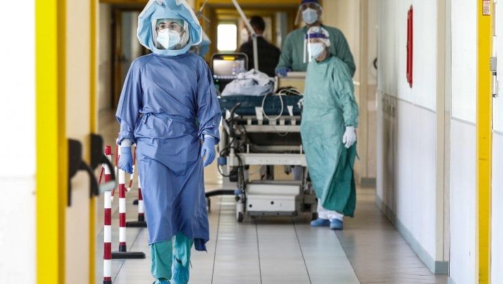 Vaccino italiano, cure e tracciamenti: le promesse tradite della lotta al virus
