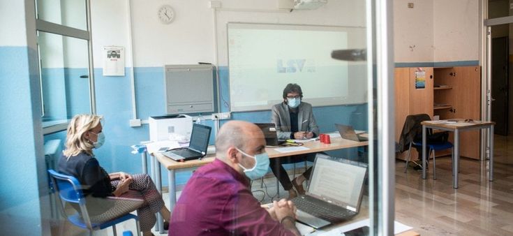 La Maturità riapre le scuole, Azzolina agli studenti: "Siete nella storia"