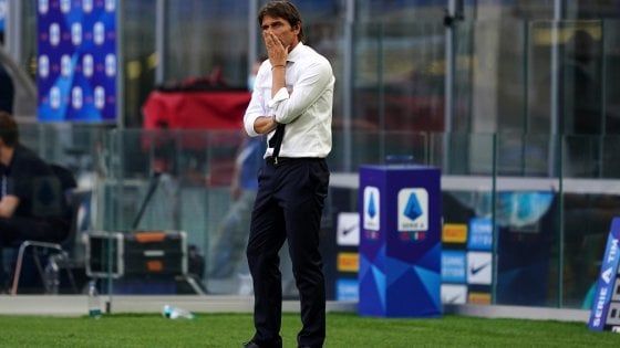 Tra cambi tardivi, rigori ceduti ed errori tecnici. Quante spine per Conte: "Meritiamo l'Inter o altre decisioni"