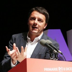 Primarie, Renzi: "Il governo non ha combinato granch&eacute;". Cuperlo: "Lui non pu&ograve; fare un doppio lavoro"