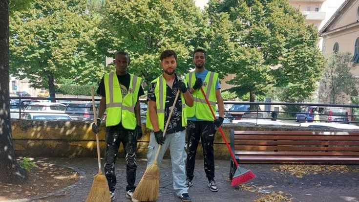 La Spezia, i migranti che tengono pulita la Cittadella della Pace