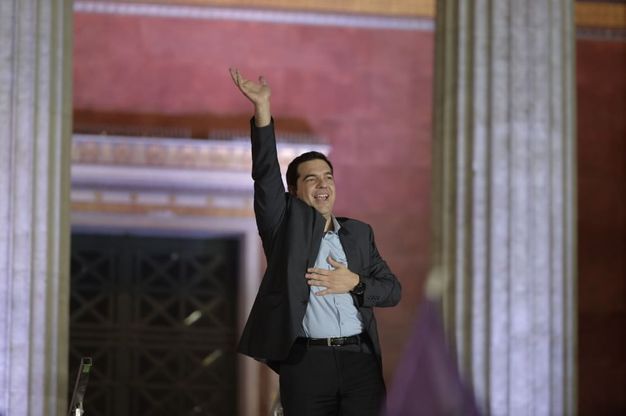 Elezioni Grecia, Tsipras fa festa in piazza: "La Grecia volta pagina"