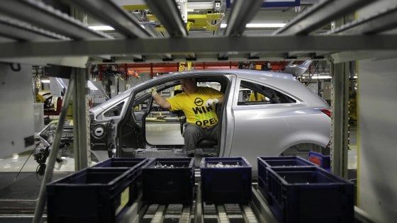 Balzo degli occupati a novembre: +65 mila. Cala la disoccupazione