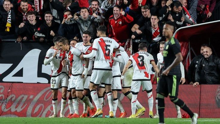 Real Madrid, che scivolone: ko nel piccolo derby con il Rayo. Barcellona solo al comando della Liga