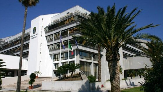 Calabria, super-ferie per il Consiglio (e 6 sedute nel 2017) 