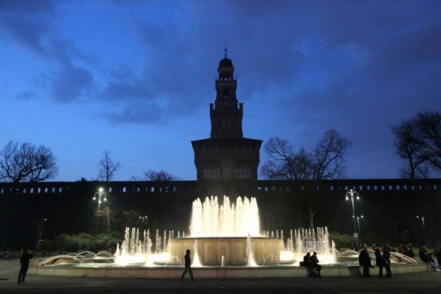 Milano, luci spente al Castello e in Comune per M'illumino di meno