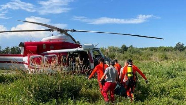 Annega a 24 anni mentre fa il bagno nel Po con due cugini