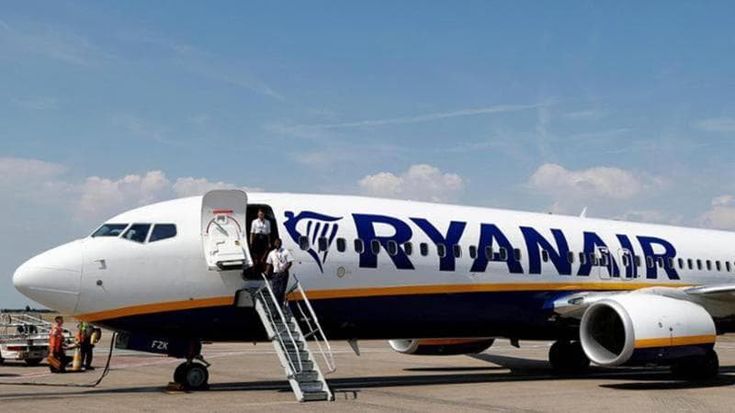 Austria, Ryanair non paga rimborso di 890 euro a cliente, giudice va in aeroporto e sequestra aereo