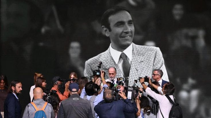 Pippo Baudo, inaugurato studio Rai dedicato a lui. “Delle Vittorie? Non più utile per l’azienda”