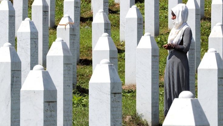 Così Belgrado protegge 80 complici di Mladic: "I loro crimini di guerra impuniti"