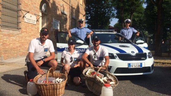 Ravenna, i vigili sequestrano trenta chili di cocco ai venditori ambulanti