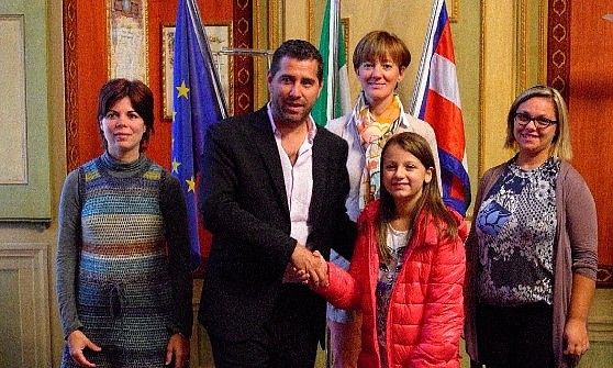 Fossano, l'idea di una bimba diventa realt&agrave;. S&igrave; del sindaco al mercatino dei giocattoli