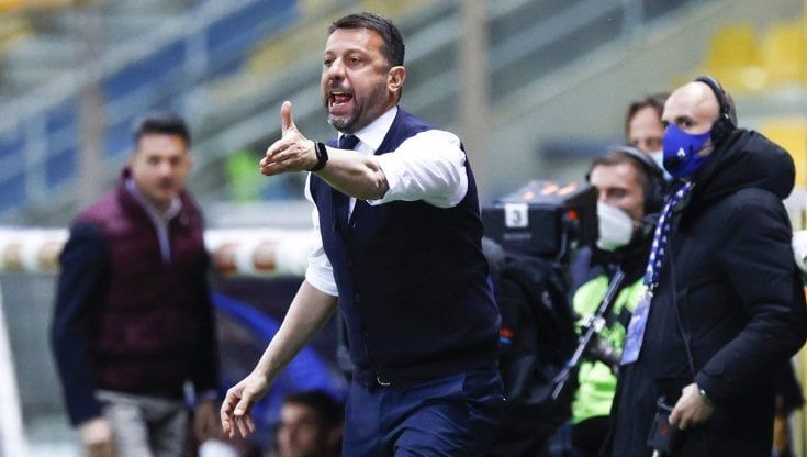 Parma, D'Aversa: "Regalato il primo tempo, ma salvezza non compromessa"