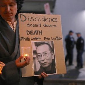 Cina, condizioni critiche per Nobel Liu Xiaobo. L'ospedale: "La famiglia rifiuta respirazione artificiale