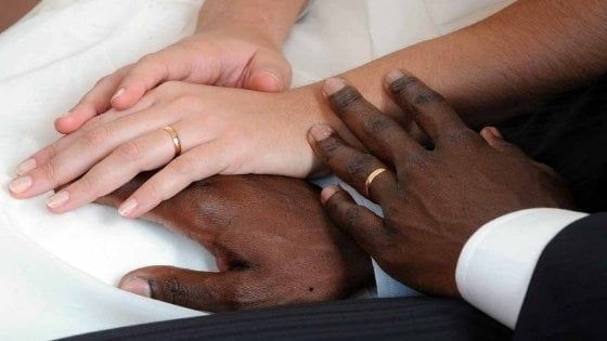 Finti matrimoni con italiane per avere il permesso di soggiorno, scoperta una banda a Malpensa