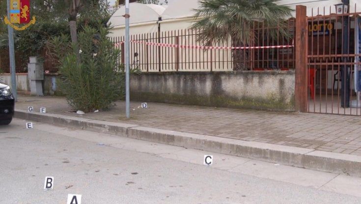 Latina, 4 arresti per un omicidio del 2010 durante una guerra tra i clan Ciarelli e i Di Silvio