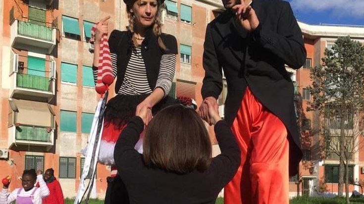 Cultura, teatro e musica occupano i cortili dei lotti di San Basilio: “Così creiamo il nostro futuro”