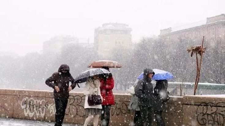 Previsioni meteo, oggi pioggia su Sicilia e Sardegna. Da martedì freddo e neve in tutta Italia